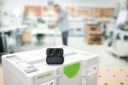 Festool GHS 25 I Gehörschutz In-Ear Ohrstöpsel mit Bluetooth im weißen Systainer auf Werkstatt-Tisch