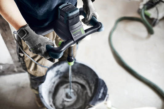 Festool MX 1200 RE Rührwerk beim Mischen in Eimer mit Absaugung und Rührkorb