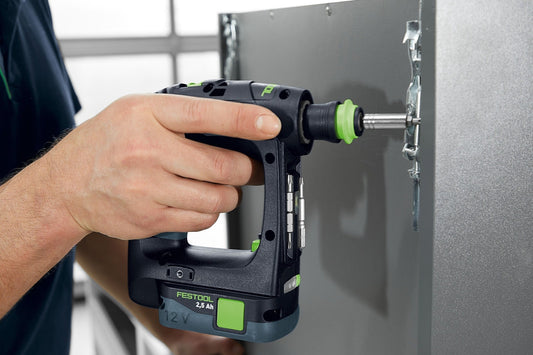 Festool CXS 12 Akku-Bohrschrauber mit 2,5 Ah Akku, Anwendung beim Schrauben an Metallblechen
