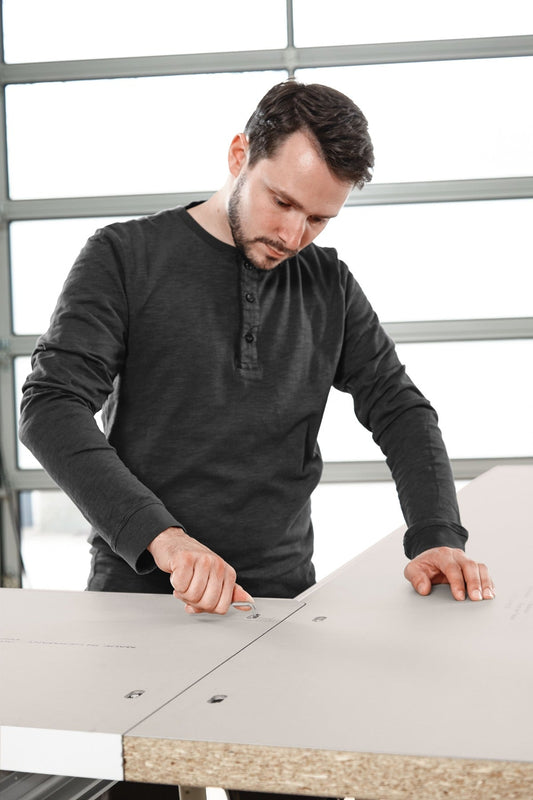 Festool Verbreiterung SV-V D14/32 wird auf Queranker aufgeclipst, Anwendung demonstriert.