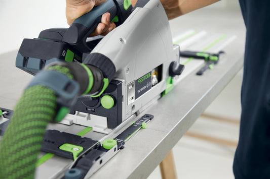 Festool Eintauch-Positionsanzeiger FS-EP an Tauchsäge mit Führungsschiene, Anwendungsansicht beim Anriss