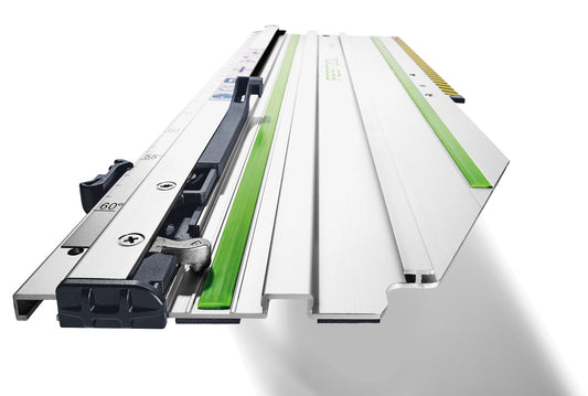 Festool Kappschiene FSK 670 mit Schienen und Anschlagvorrichtung, Draufsicht auf Zubehörteile.