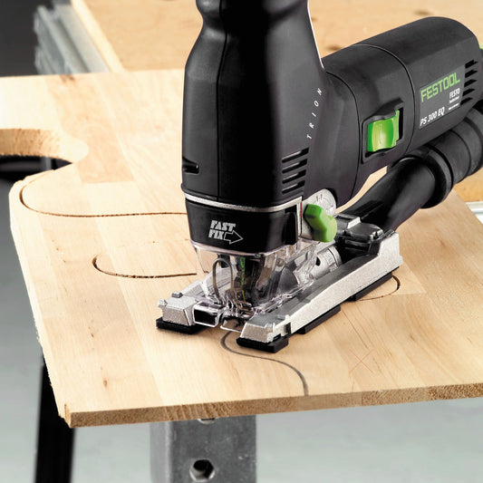 Festool Stichsäge PS 300 EQ sägt feine ausrissfreie Schnitte in Holzwerkstoff mit T-Schaft Sägeblatt.