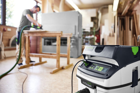 Festool CLEANTEC CTM 36 EI AC Absaugmobil mit AUTOCLEAN Filterabreinigung in Werkstatt bei Holzbearbeitung