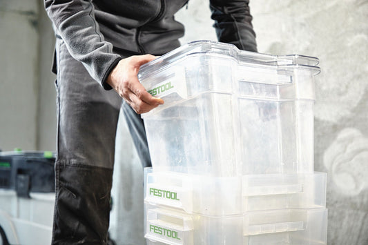 Festool Auffangbehälter VAB-20/1 transparent, stapelbar, wird von Handwerker gehalten, mit grünem Logo