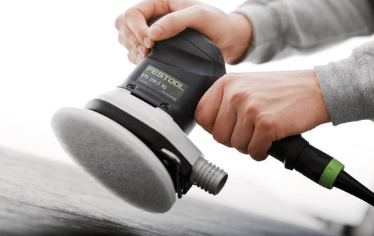 Festool ETS 150/5 EQ-Plus Exzenterschleifer in Anwendung auf Werkstück mit 150mm Schleifteller