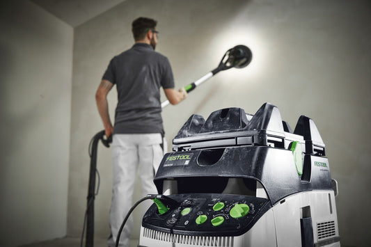 Festool PLANEX Langhalsschleifer auf WHR-CT LHS 2 Werkzeughalter am Sauger während Anwendung