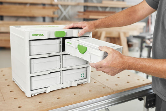 Festool SYS3 S 76 Systainer mit 6 Schlangenbohrern CENTROTEC, Handgriff zeigt offenes Schubladensystem