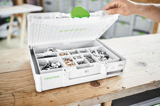 Festool Systainer³ Organizer SYS3 ORG M 89 mit geöffnetem transparentem Deckel und 22 Einsatzboxen für Kleinteile